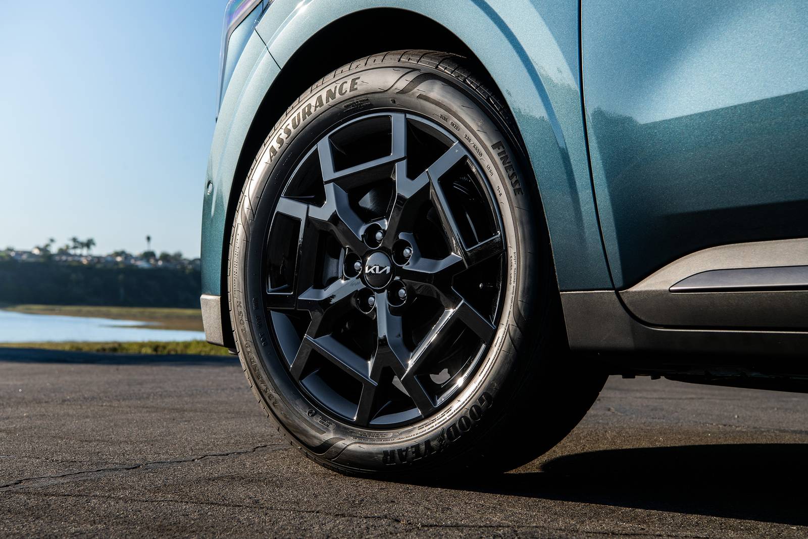 2025 Kia Carnival exterior W