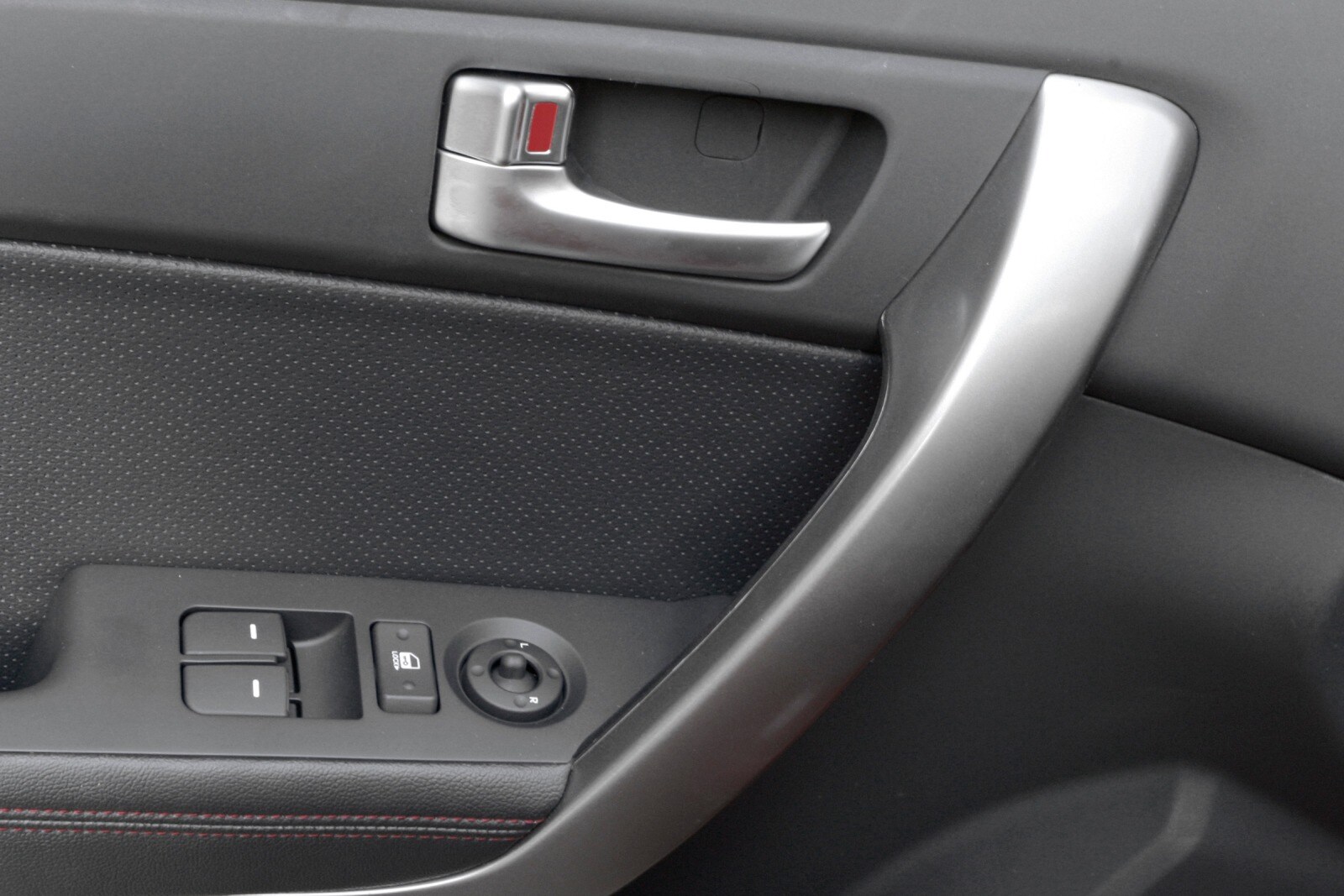 2010 Kia Forte interior DETAIL