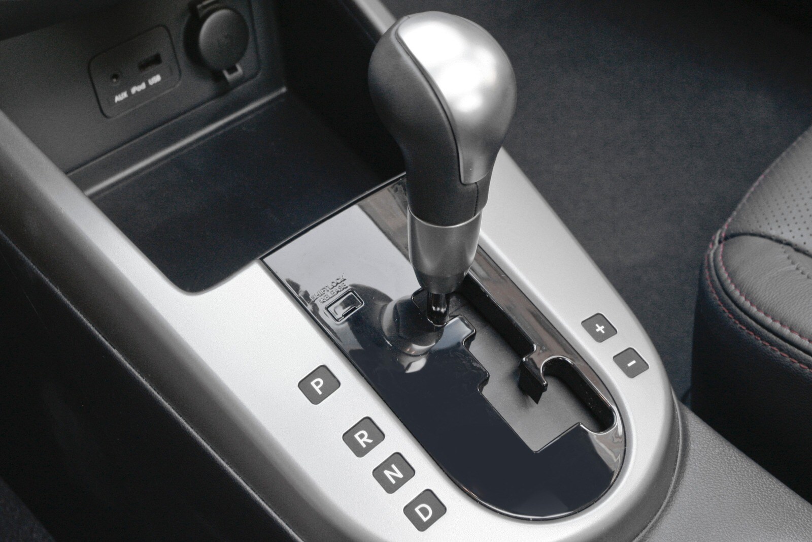 2010 Kia Forte interior SHF