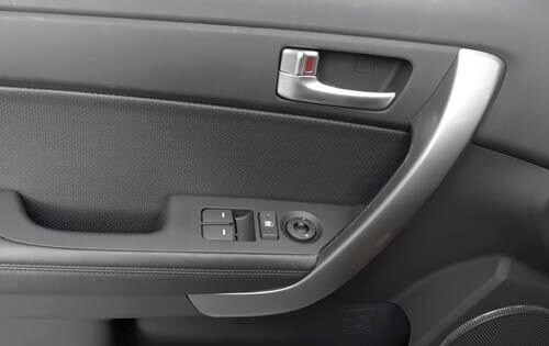 2010 Kia Forte interior DETAIL