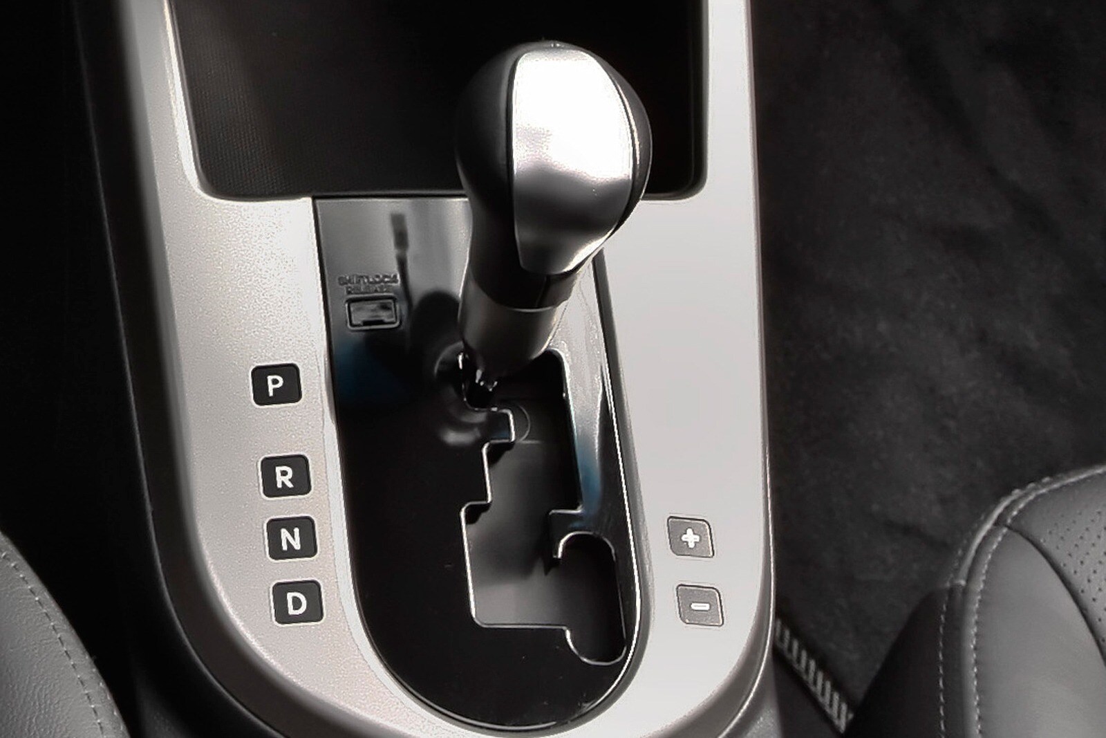 2010 Kia Forte interior SHF