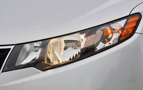 2012 Kia Forte front safety DETAIL