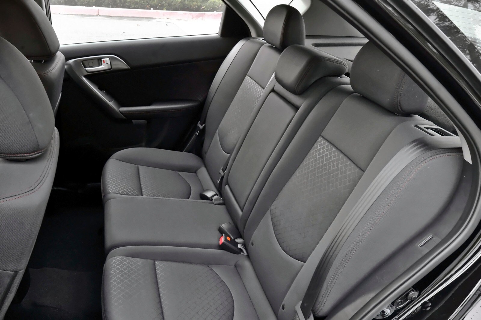 2013 Kia Forte interior RI