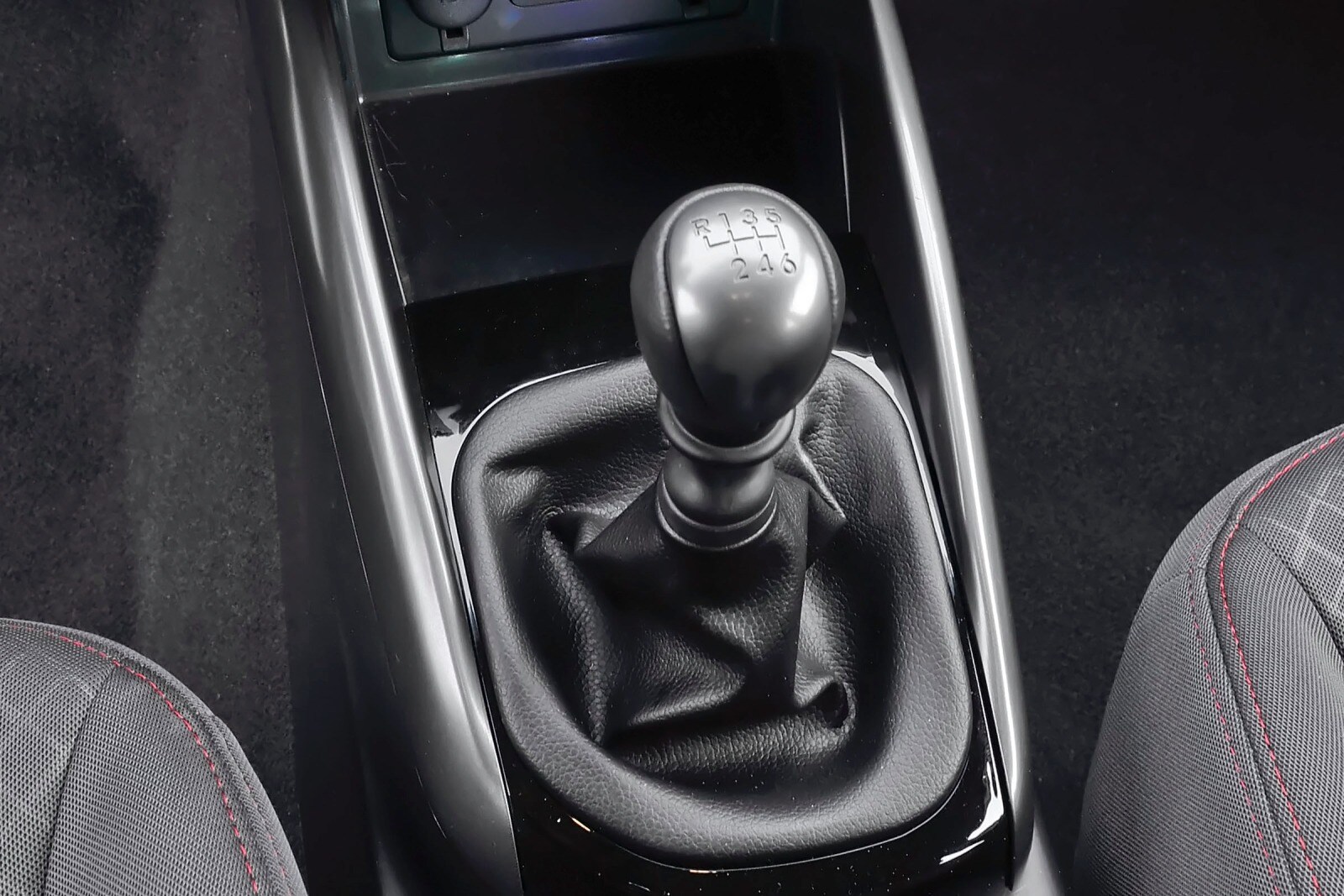 2013 Kia Forte interior SHF