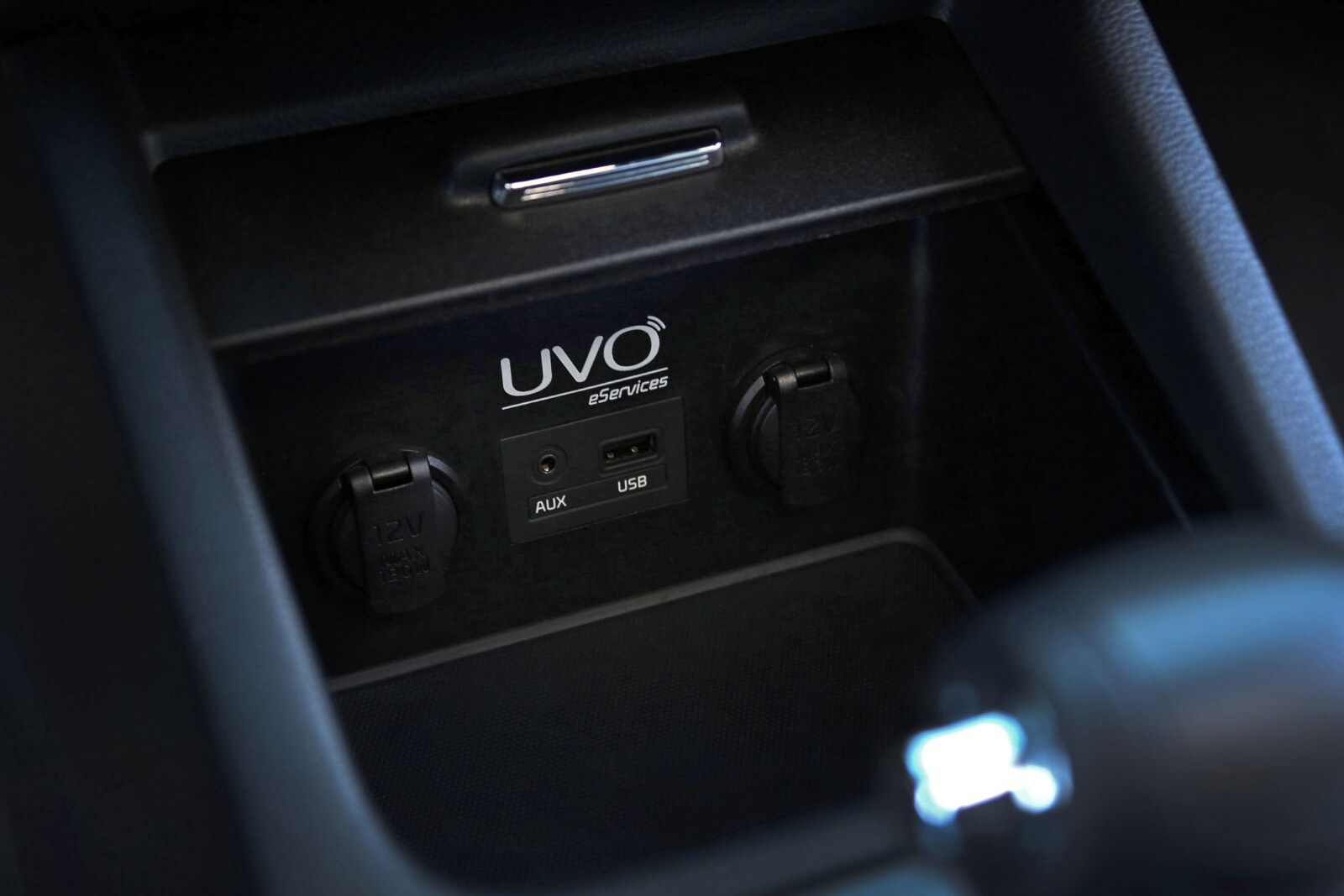 2016 Kia Forte interior AUXCTRL