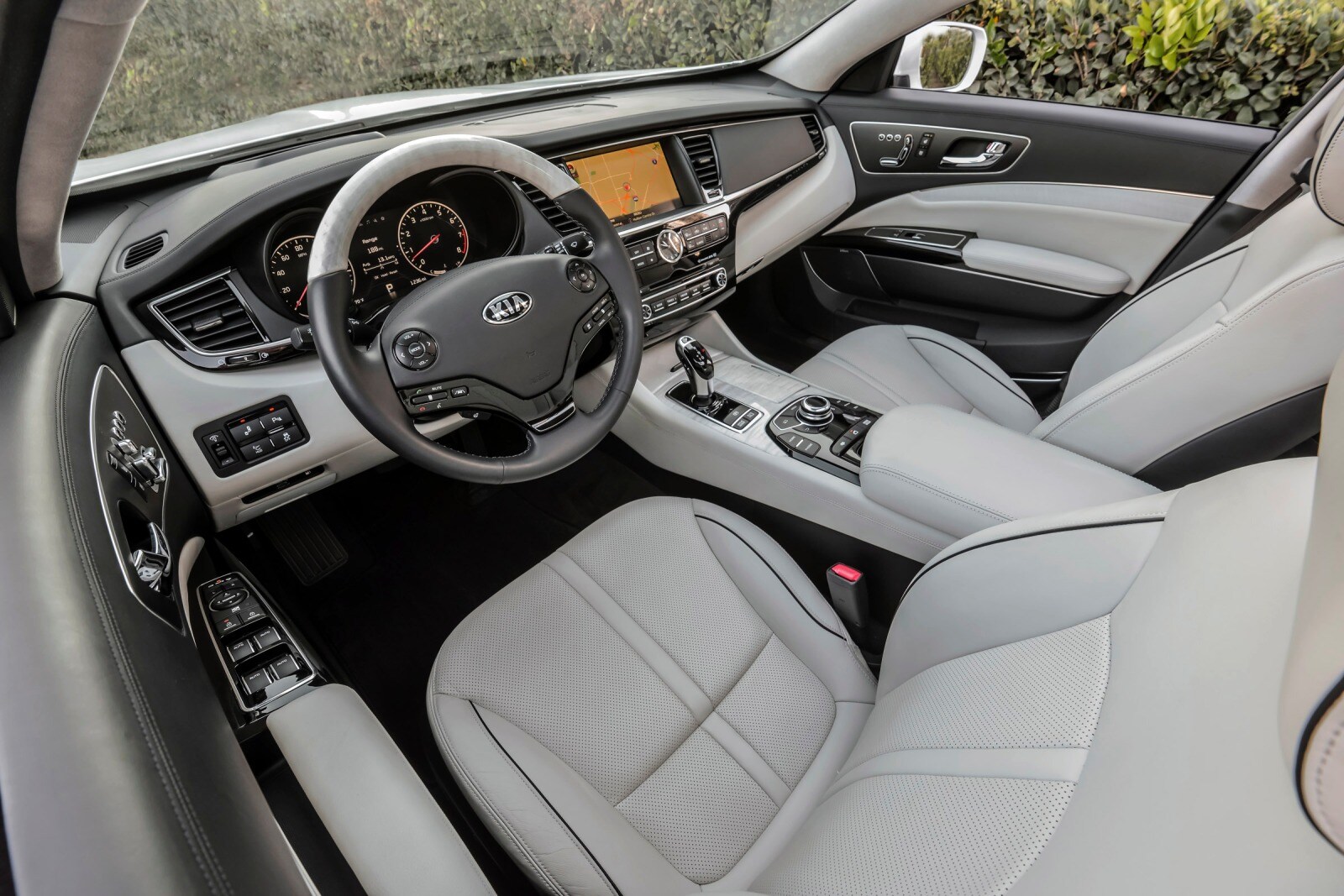 2015 Kia K900 interior I
