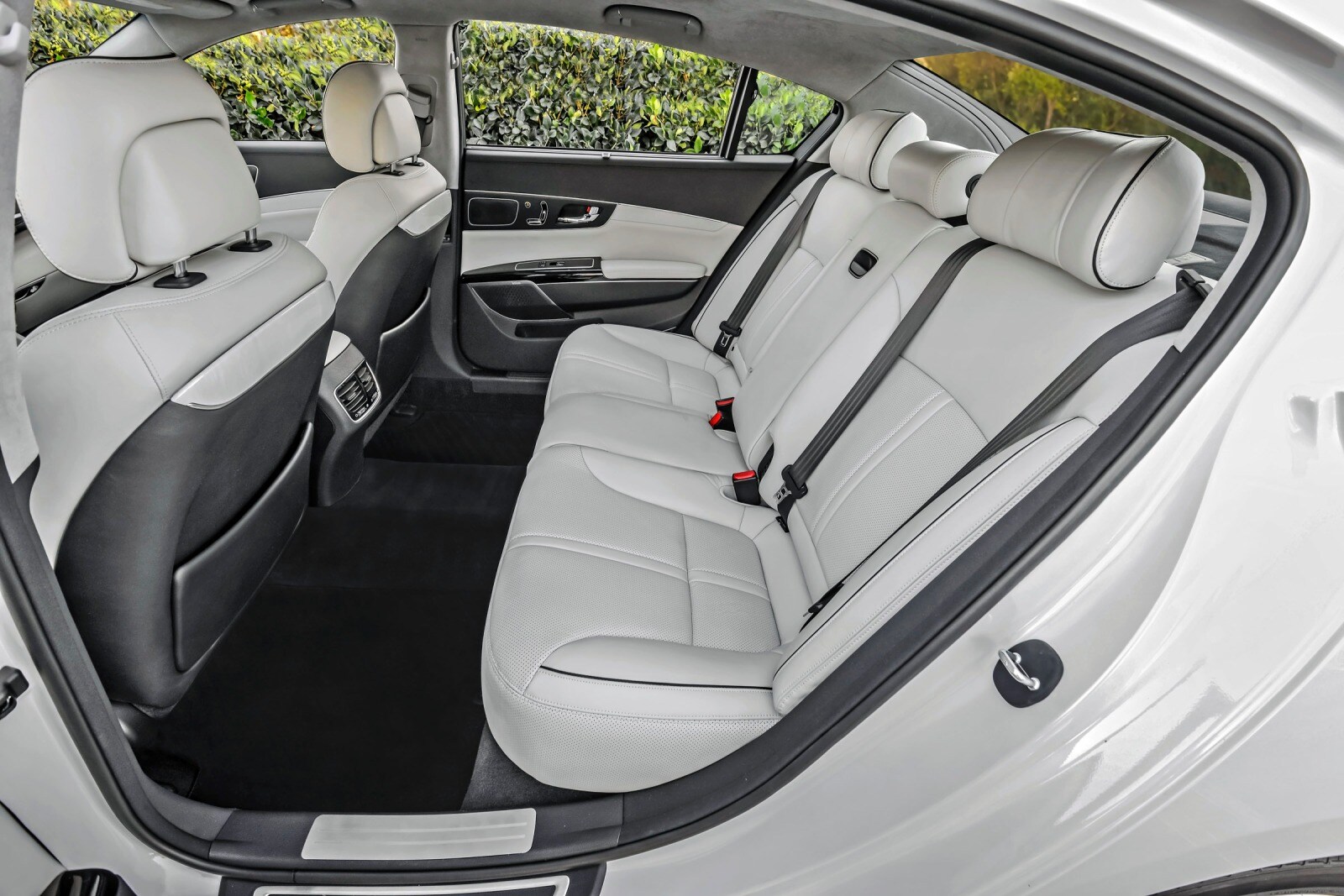 2015 Kia K900 interior RI