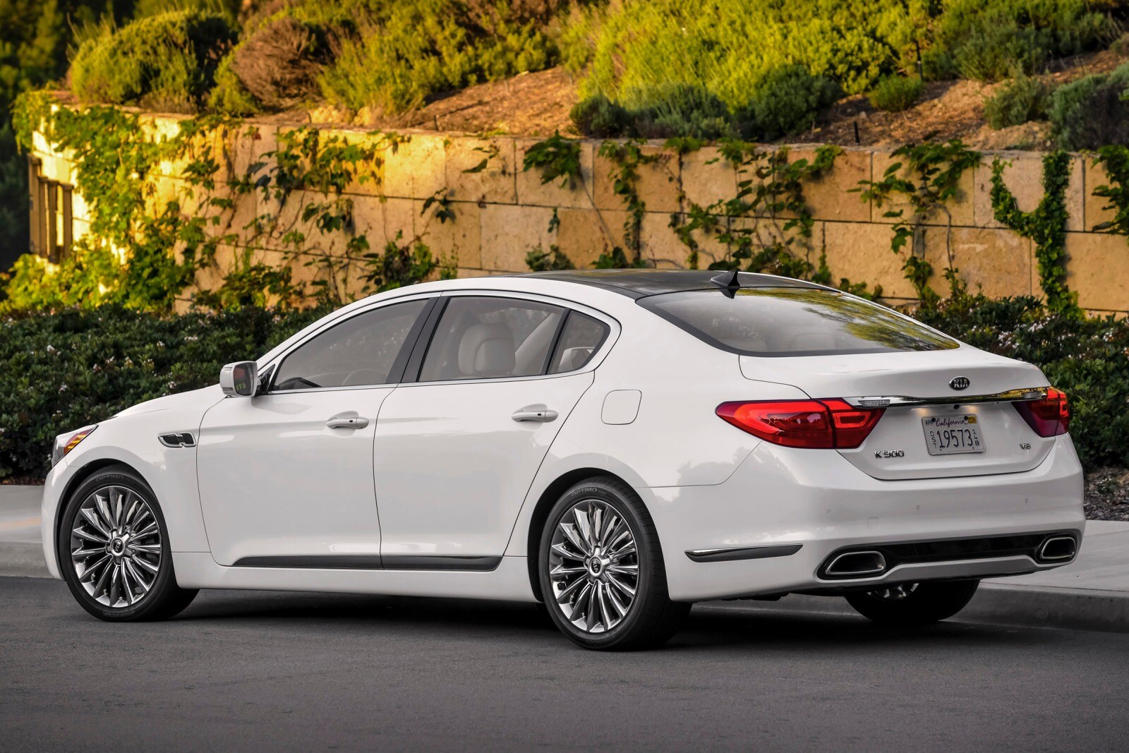 2016 Kia K900 exterior F