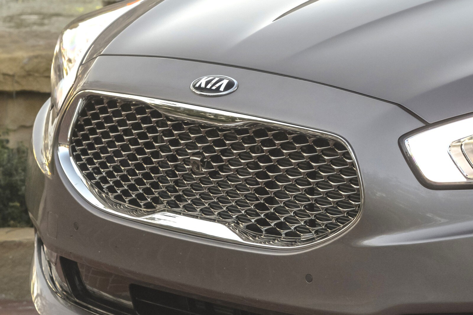 2016 Kia K900 exterior FBDG