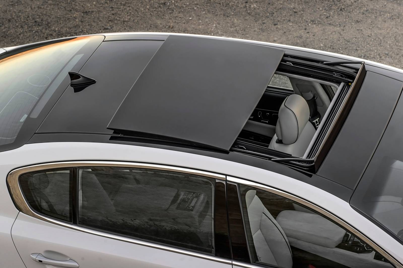 2017 Kia K900 exterior EDETAIL