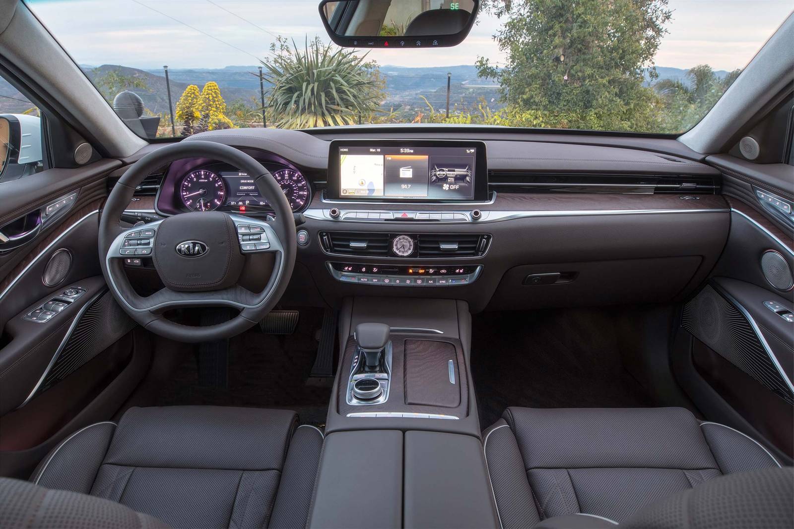 2019 Kia K900 interior D