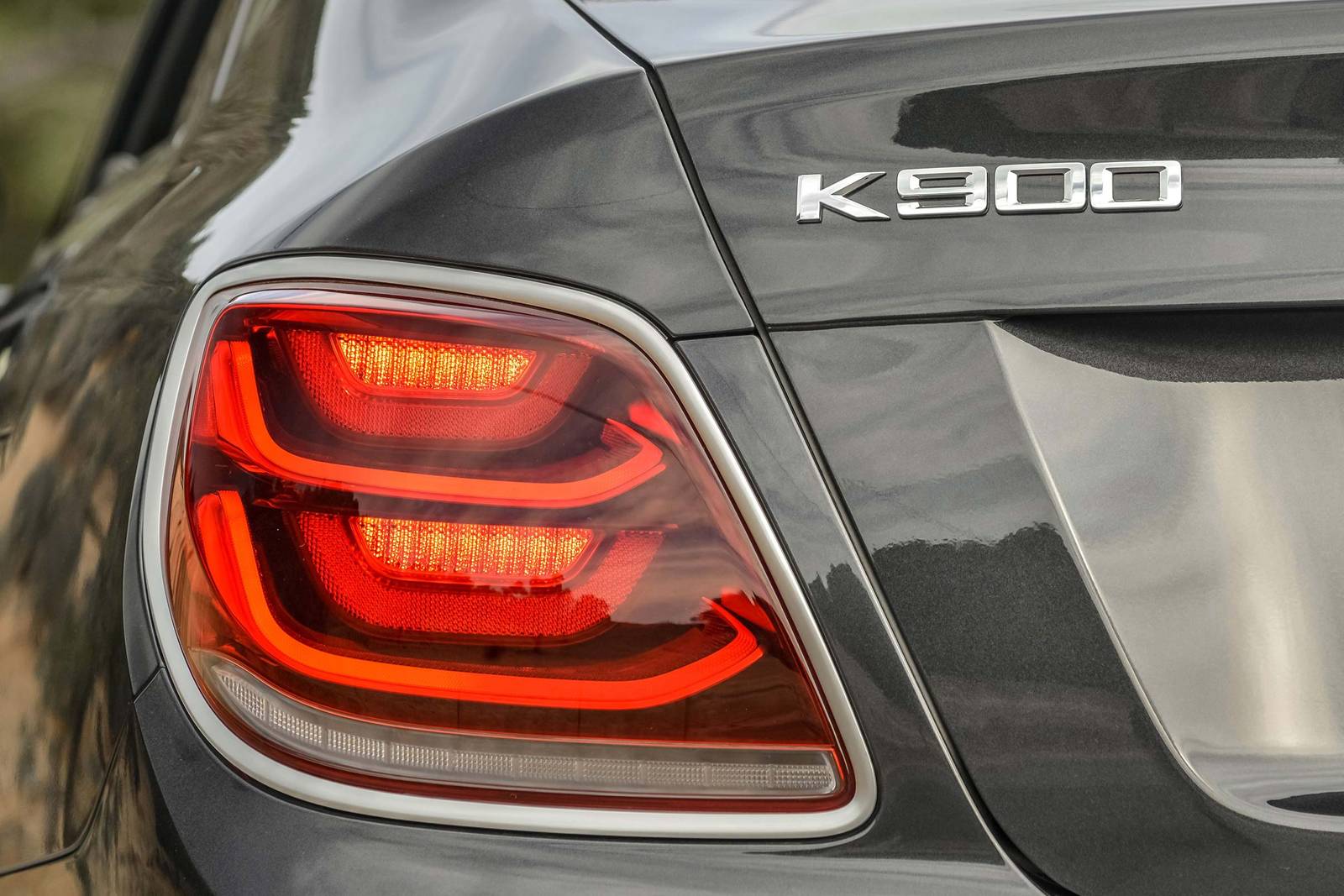 2019 Kia K900 — OEM photo 4