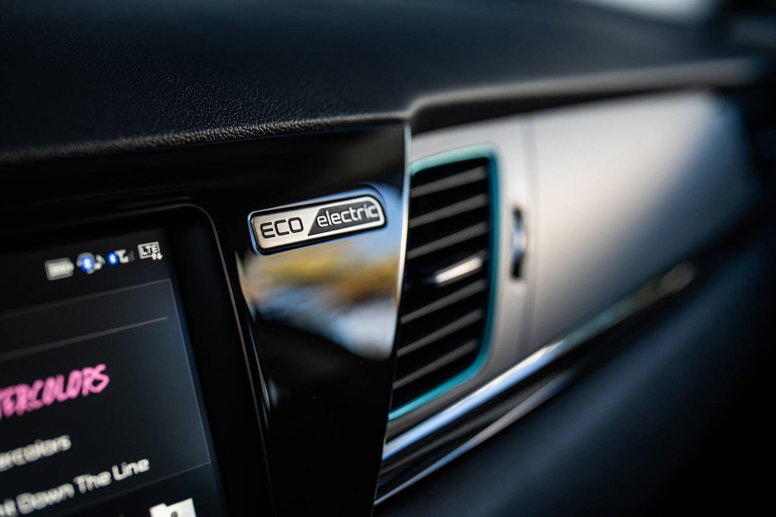 2019 Kia Niro front safety DETAIL