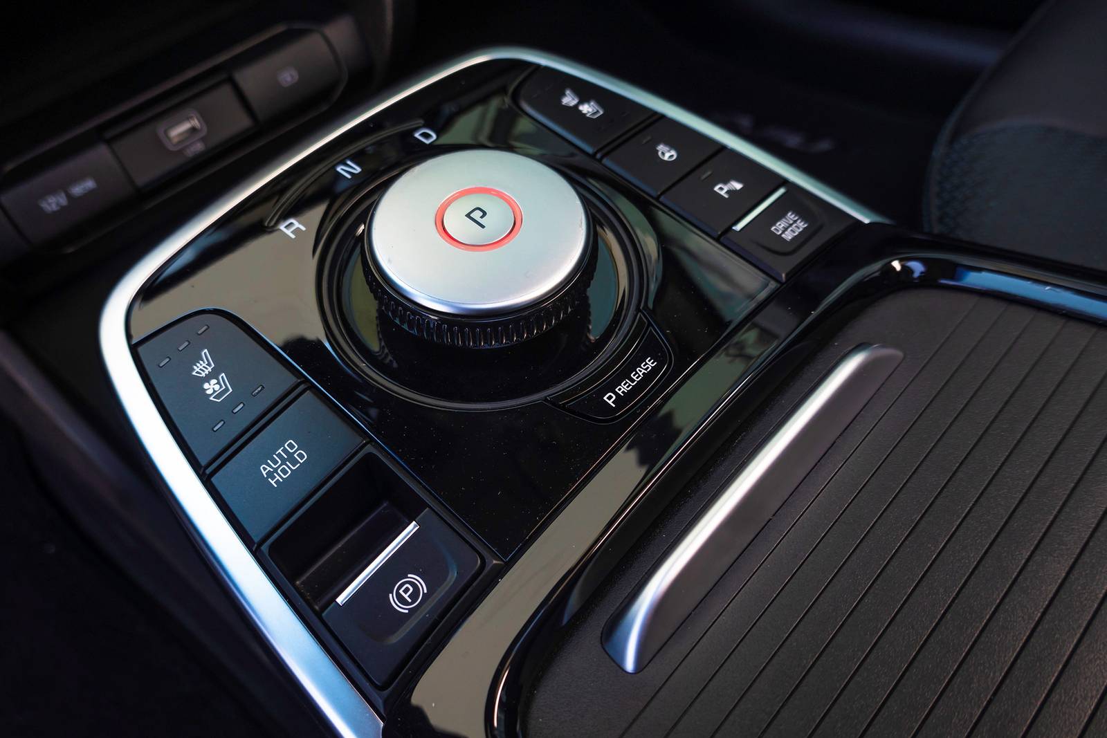 2022 Kia Niro interior SHF