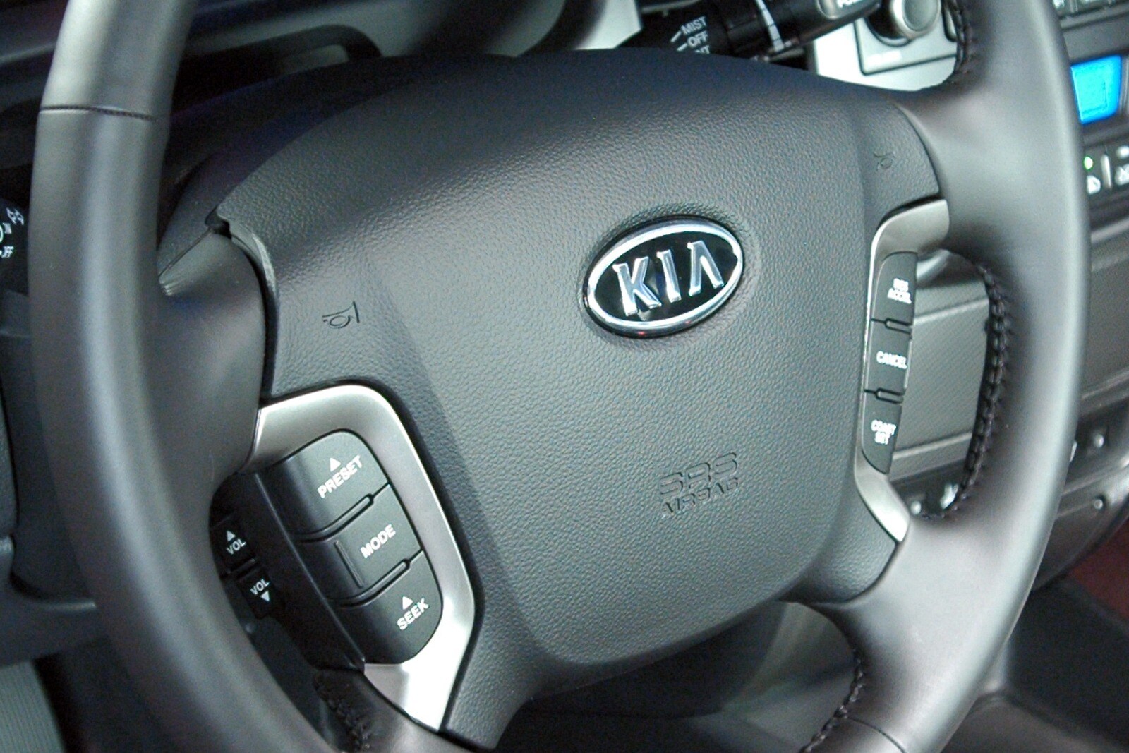 2007 Kia Optima interior AUXCTRL