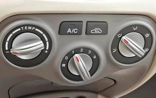 2010 Kia Rio interior CC