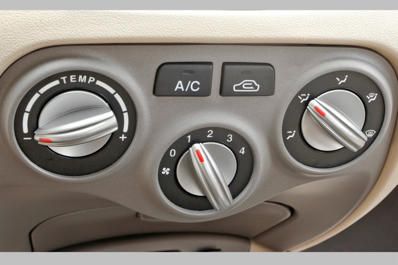 2010 Kia Rio interior CC