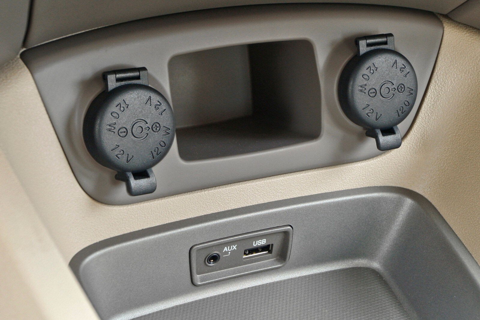 2010 Kia Rio interior DETAIL