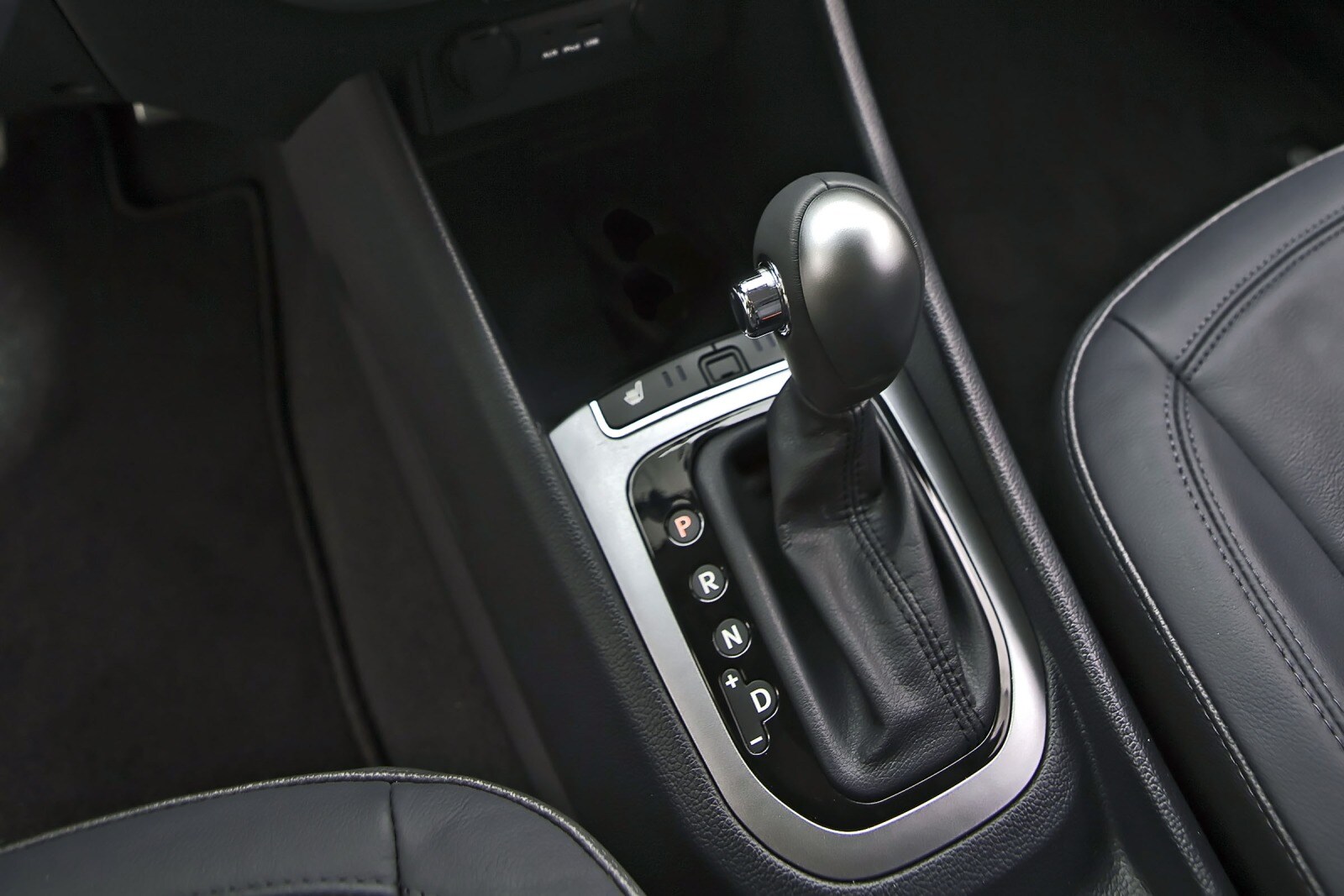 2013 Kia Rio interior SHF