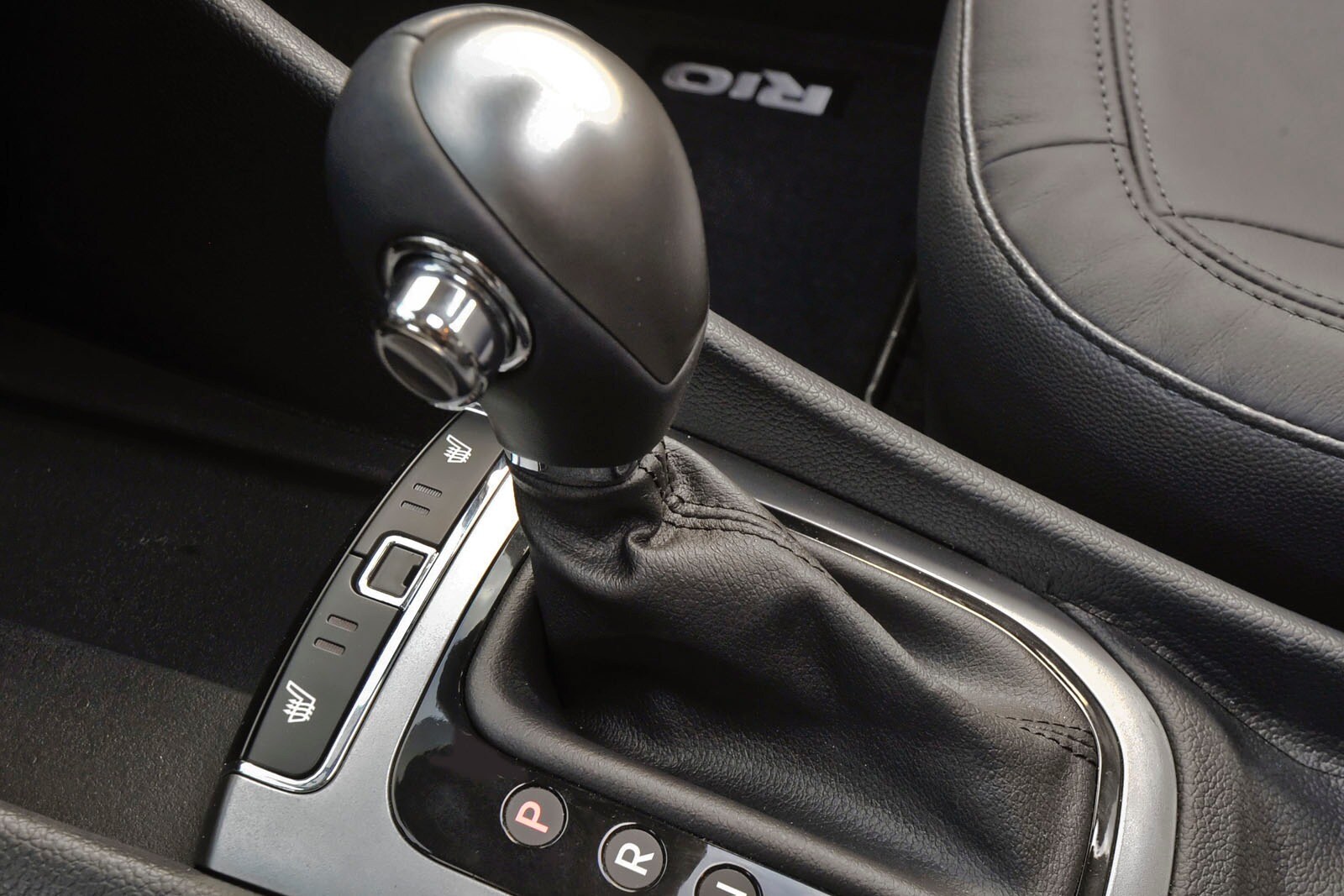 2015 Kia Rio interior SHF