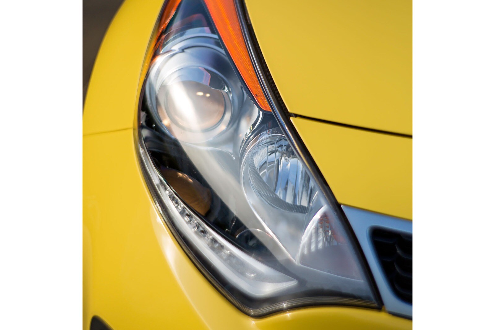 2016 Kia Rio front safety EDETAIL