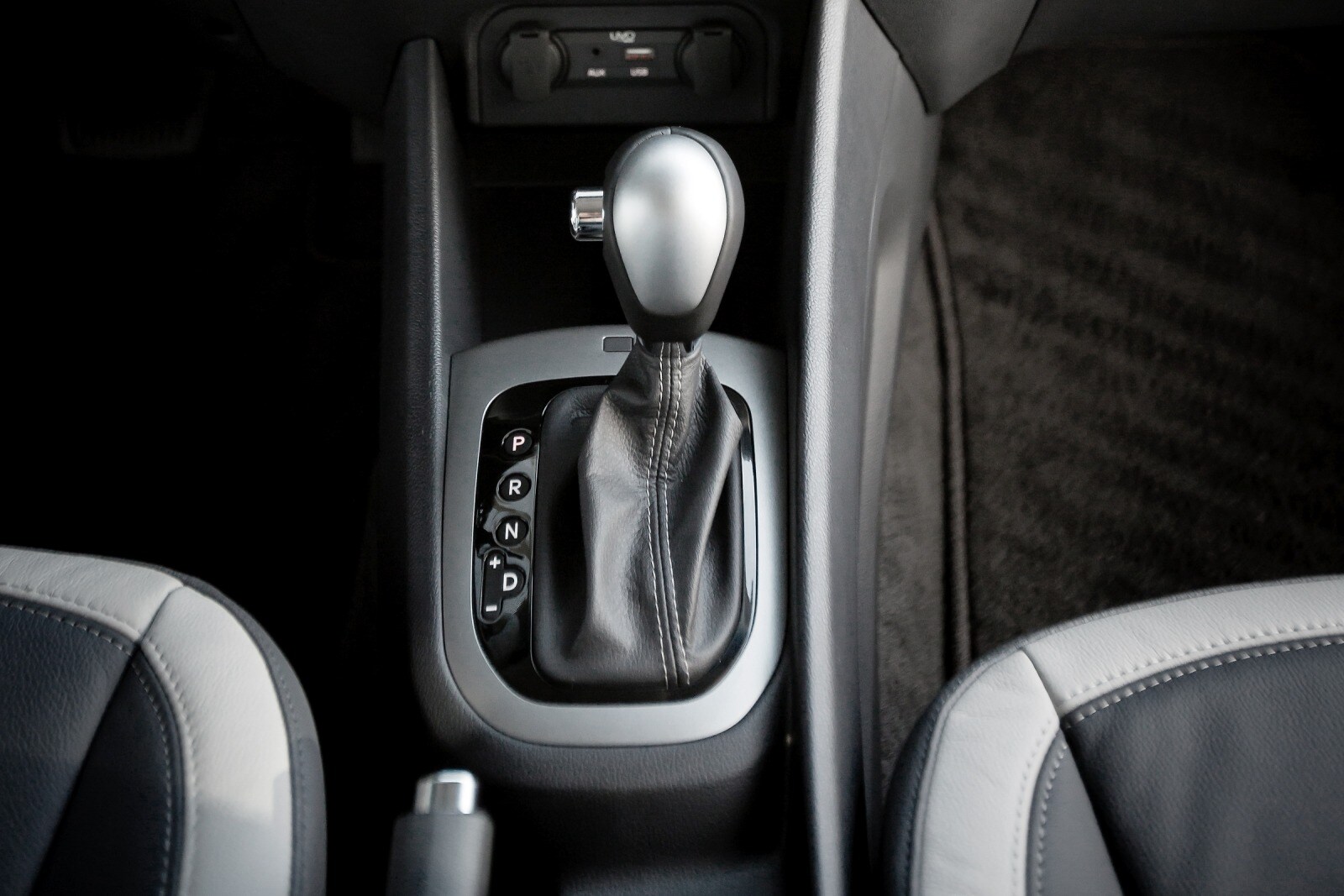 2017 Kia Rio interior SHF