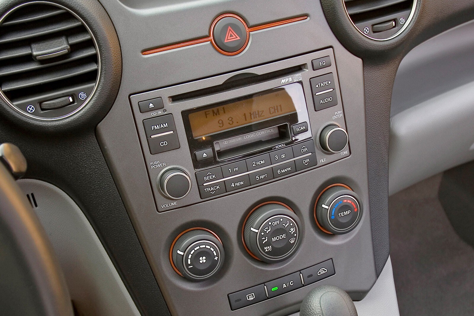 2007 Kia Rondo interior CC