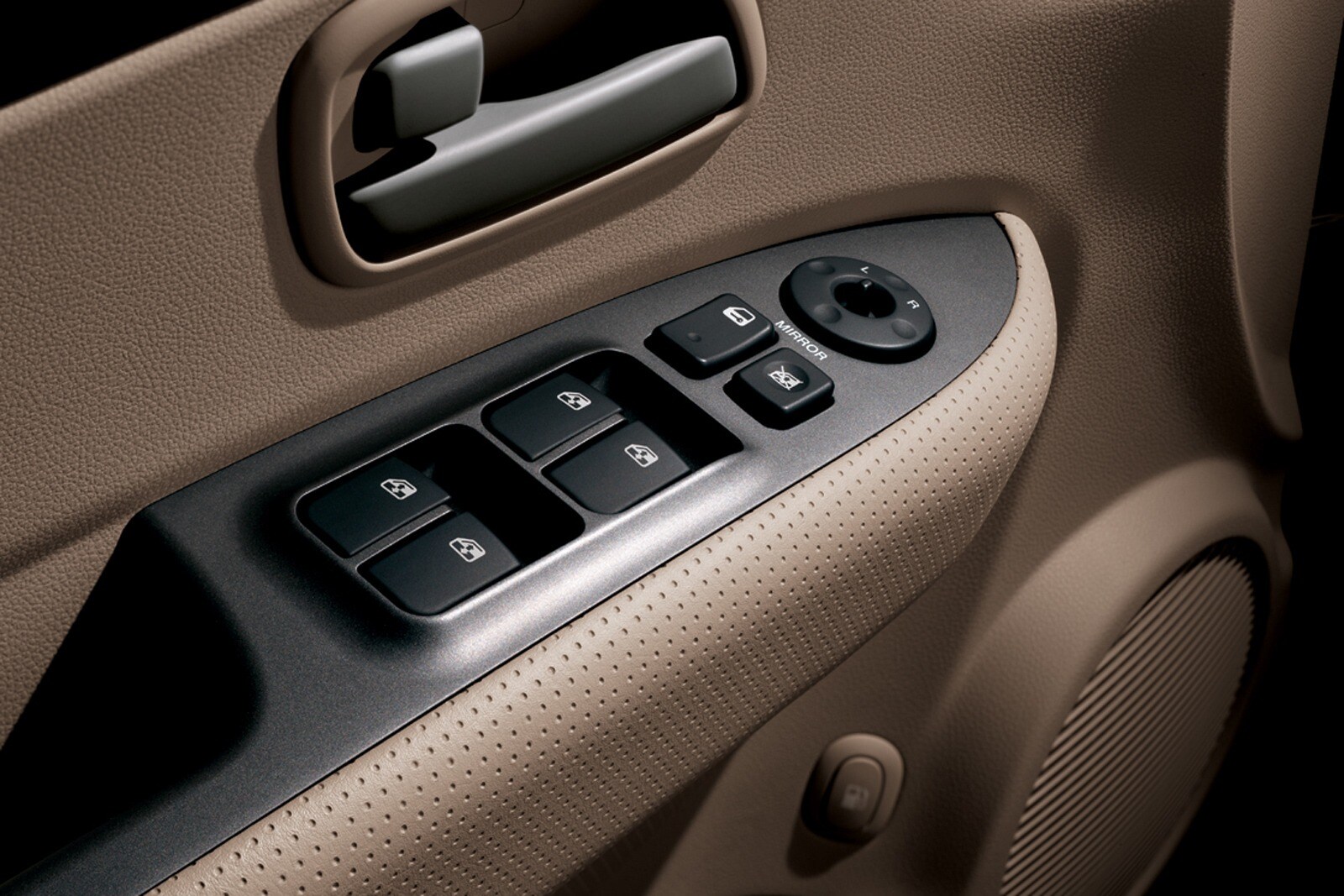 2007 Kia Rondo interior DETAIL