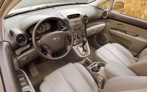 2008 Kia Rondo interior I