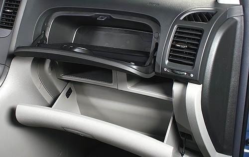 2008 Kia Sedona interior DETAIL
