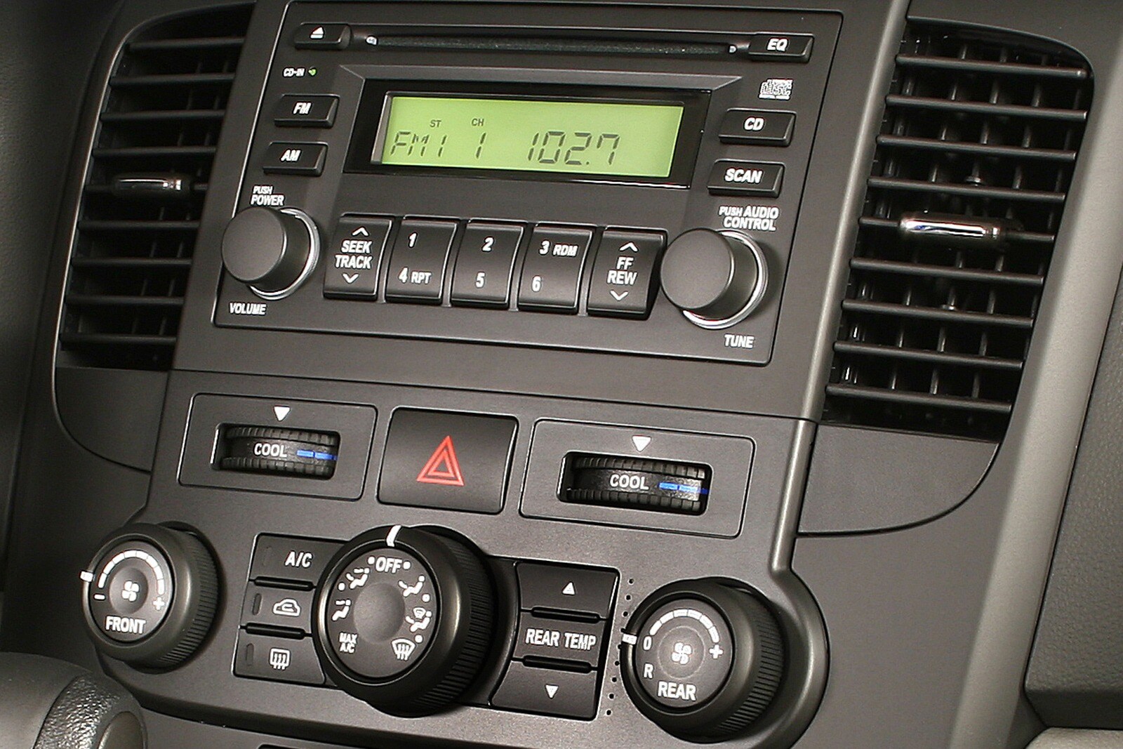 2008 Kia Sedona interior CC