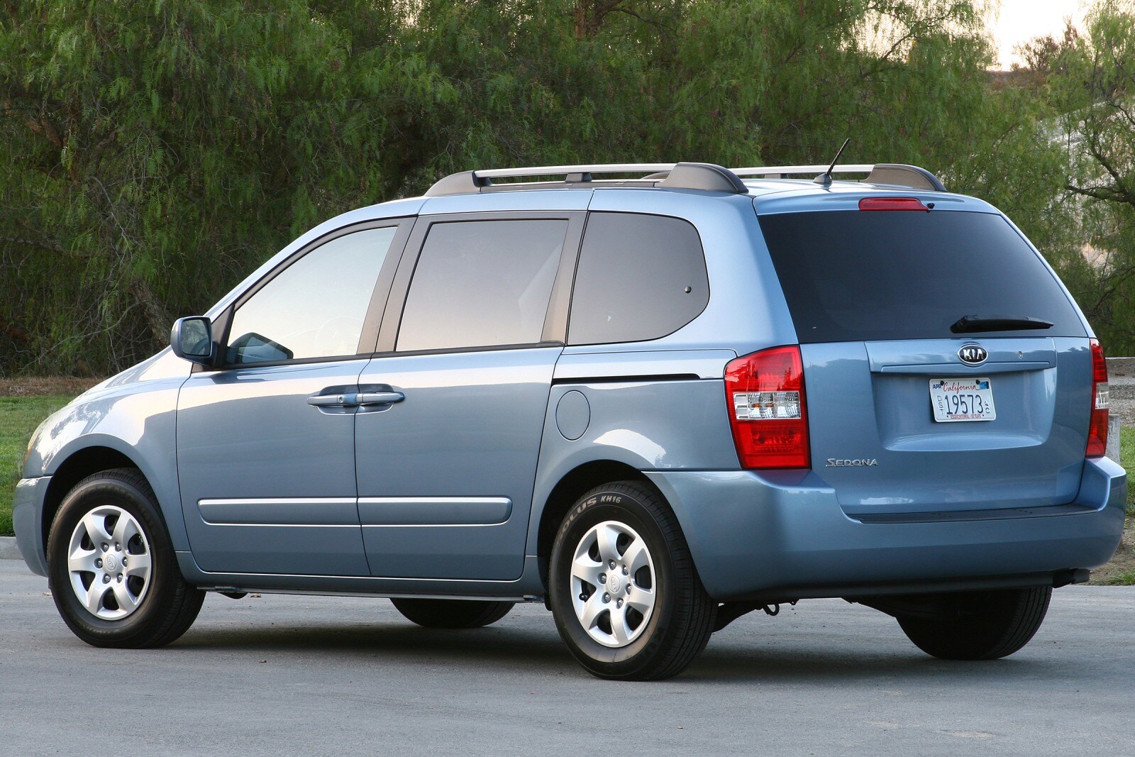 2008 Kia Sedona exterior F