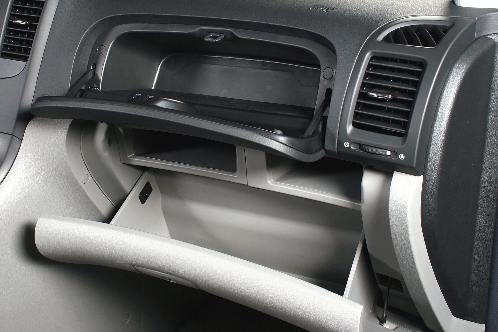 2008 Kia Sedona interior DETAIL