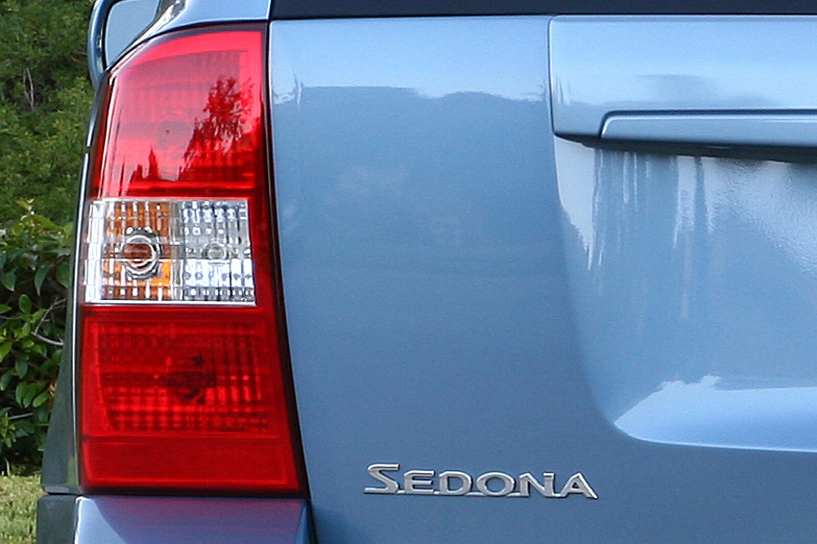 2008 Kia Sedona — OEM photo 3