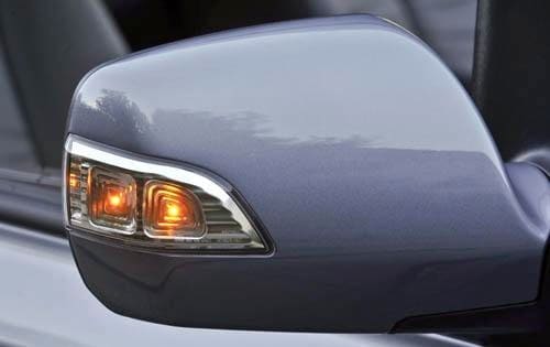 2011 Kia Sedona interior DETAIL