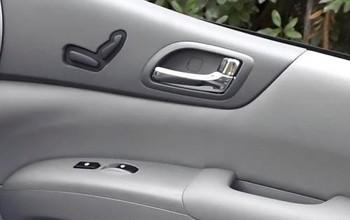 2011 Kia Sedona interior DETAIL