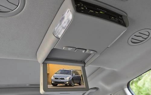 2011 Kia Sedona interior DETAIL