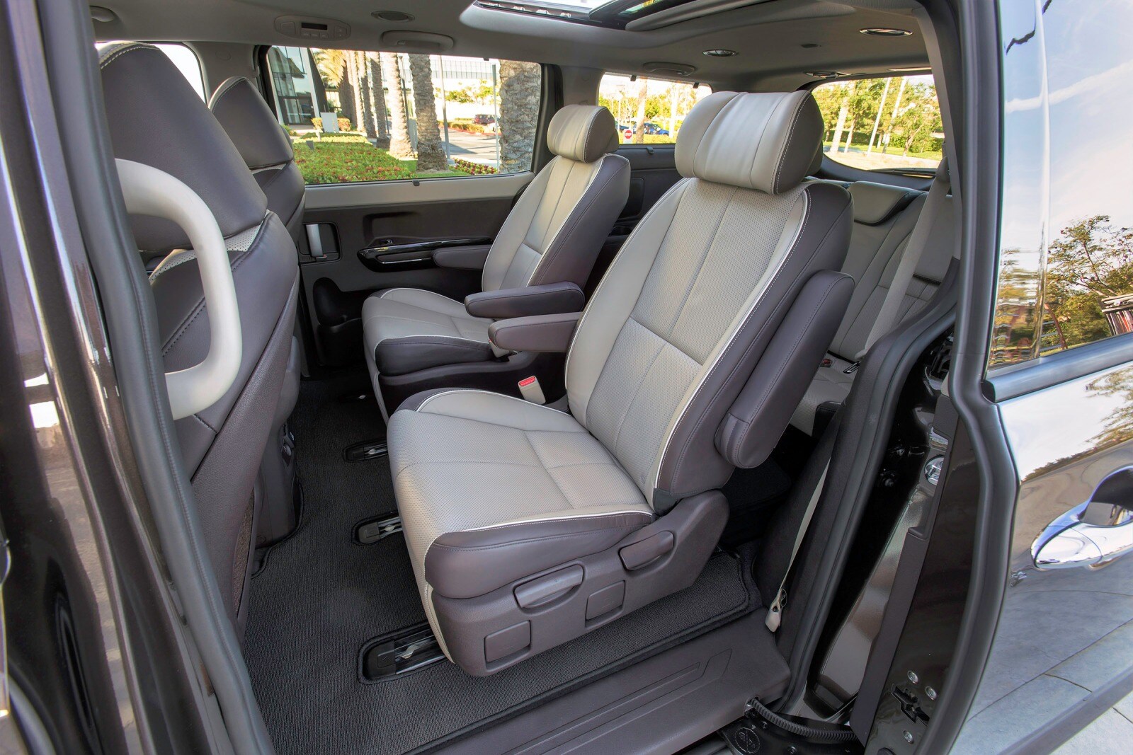 2016 Kia Sedona interior RI