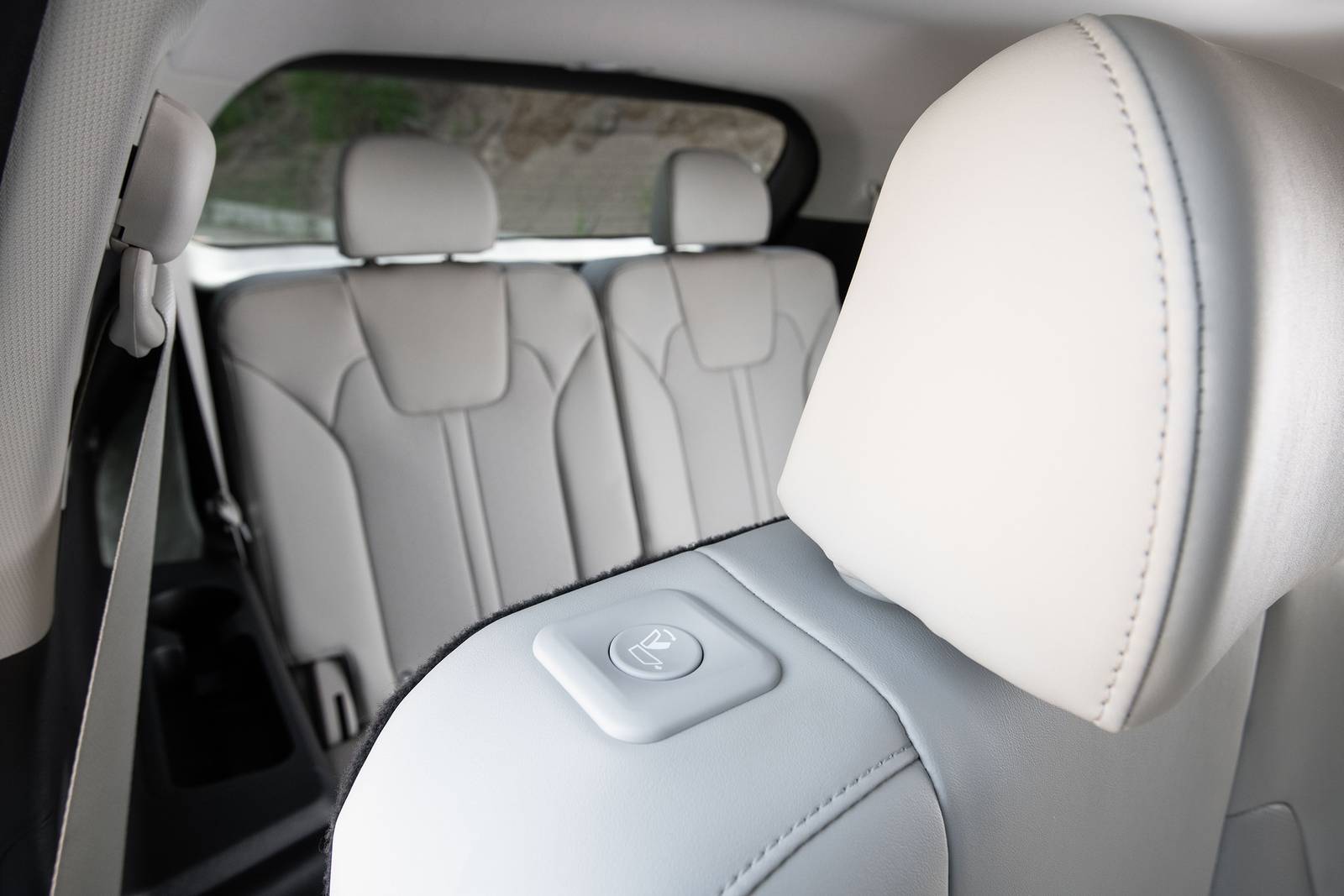 2023 Kia Sorento Hybrid interior DETAIL