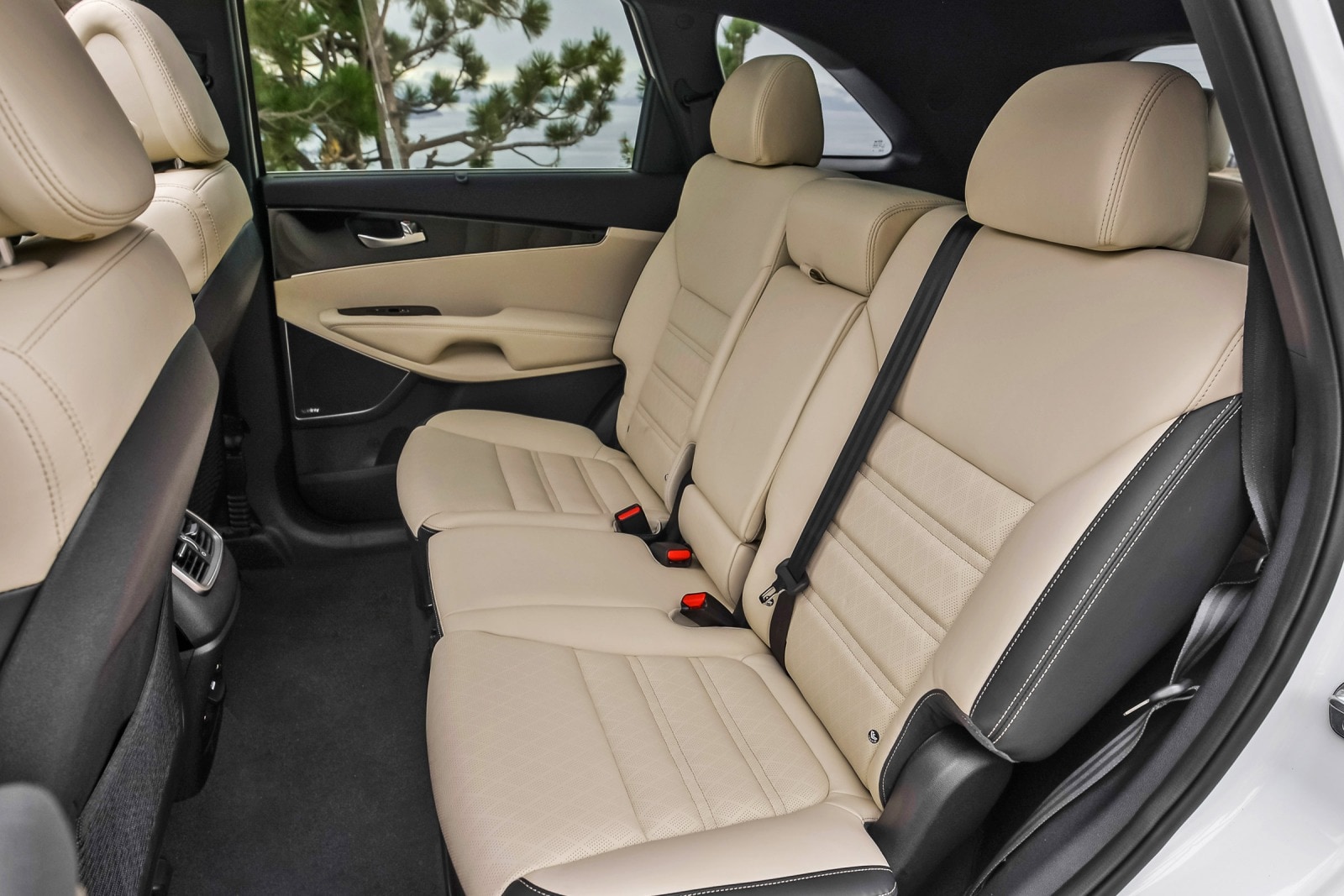 2017 Kia Sorento interior RI