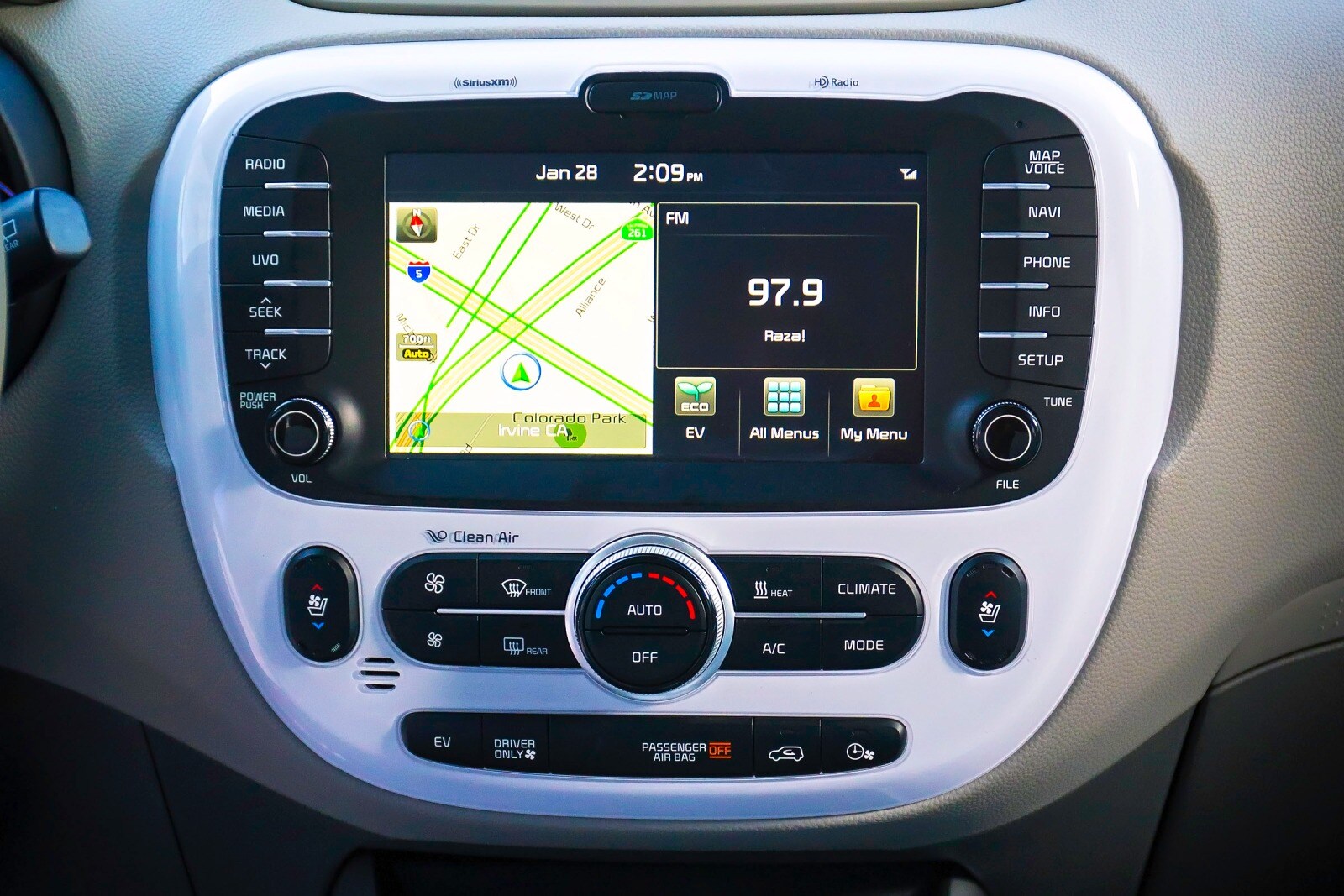 2015 Kia Soul EV interior CC