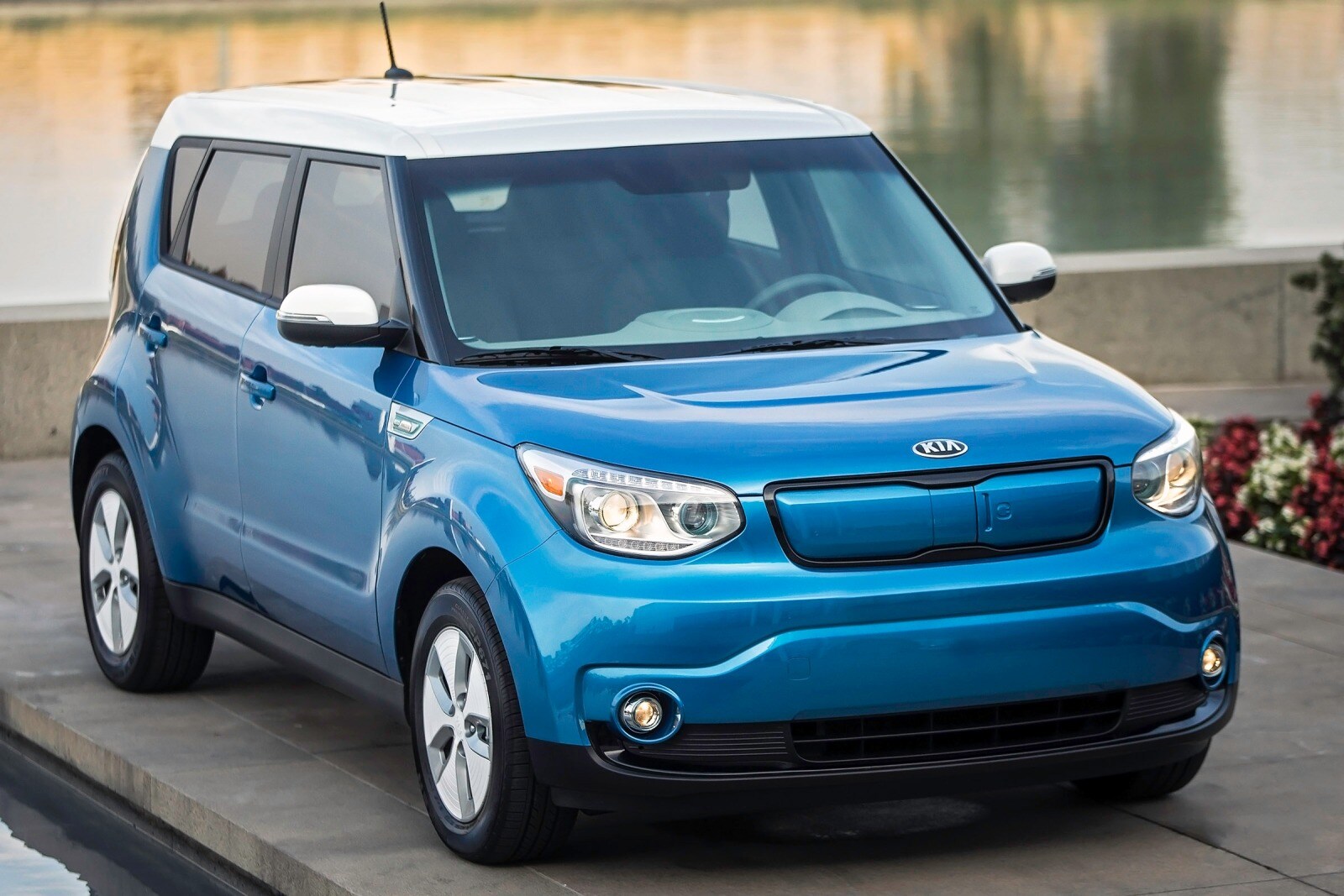 2015 Kia Soul EV + Wagon Exterior