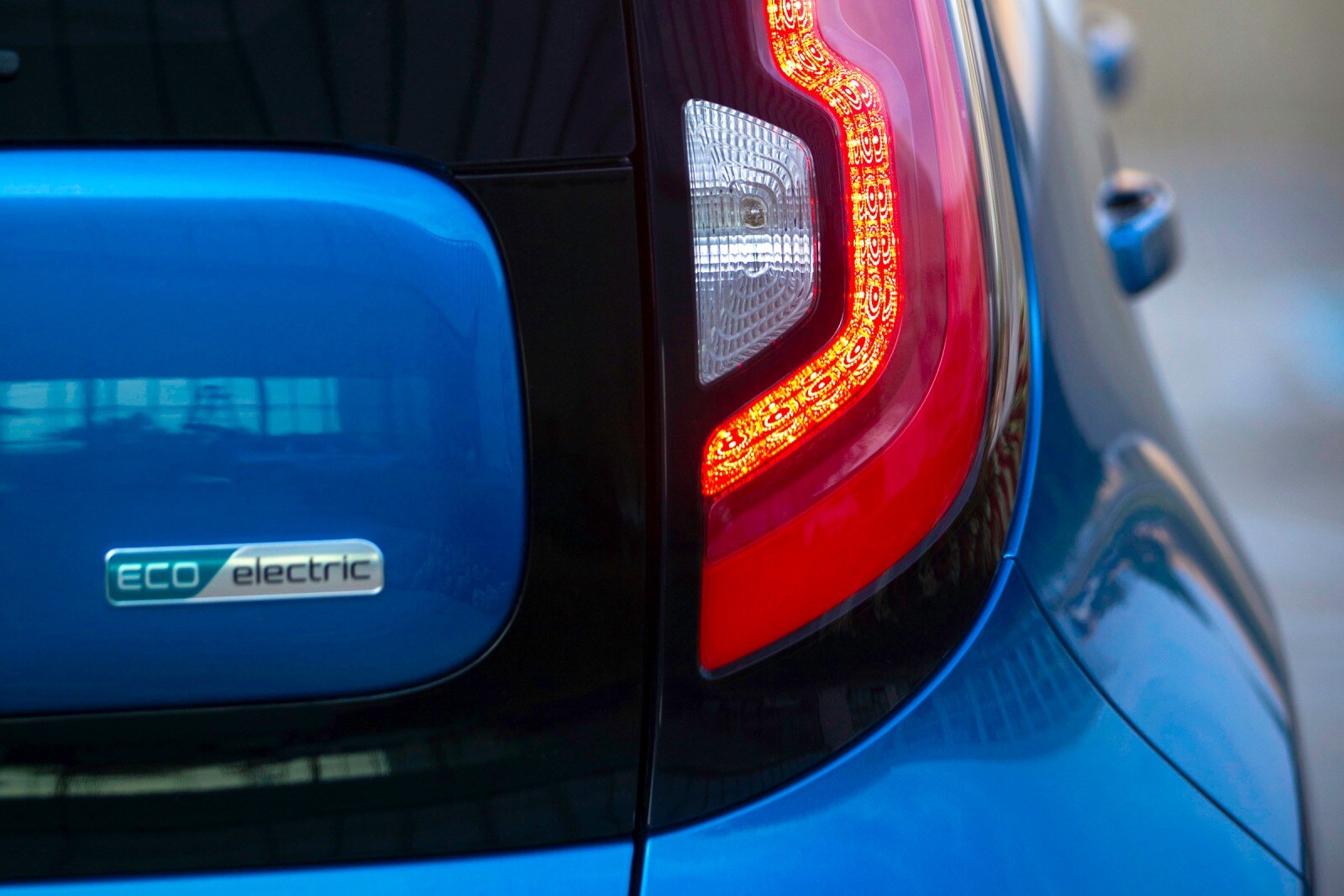 2015 Kia Soul EV exterior RBDG