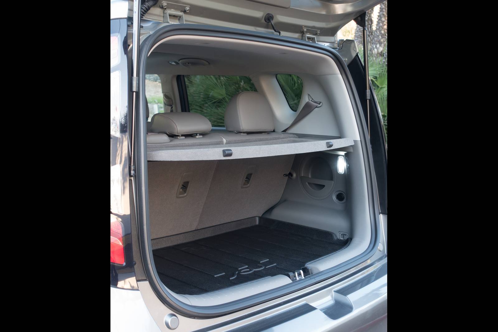2018 Kia Soul EV interior CARGO
