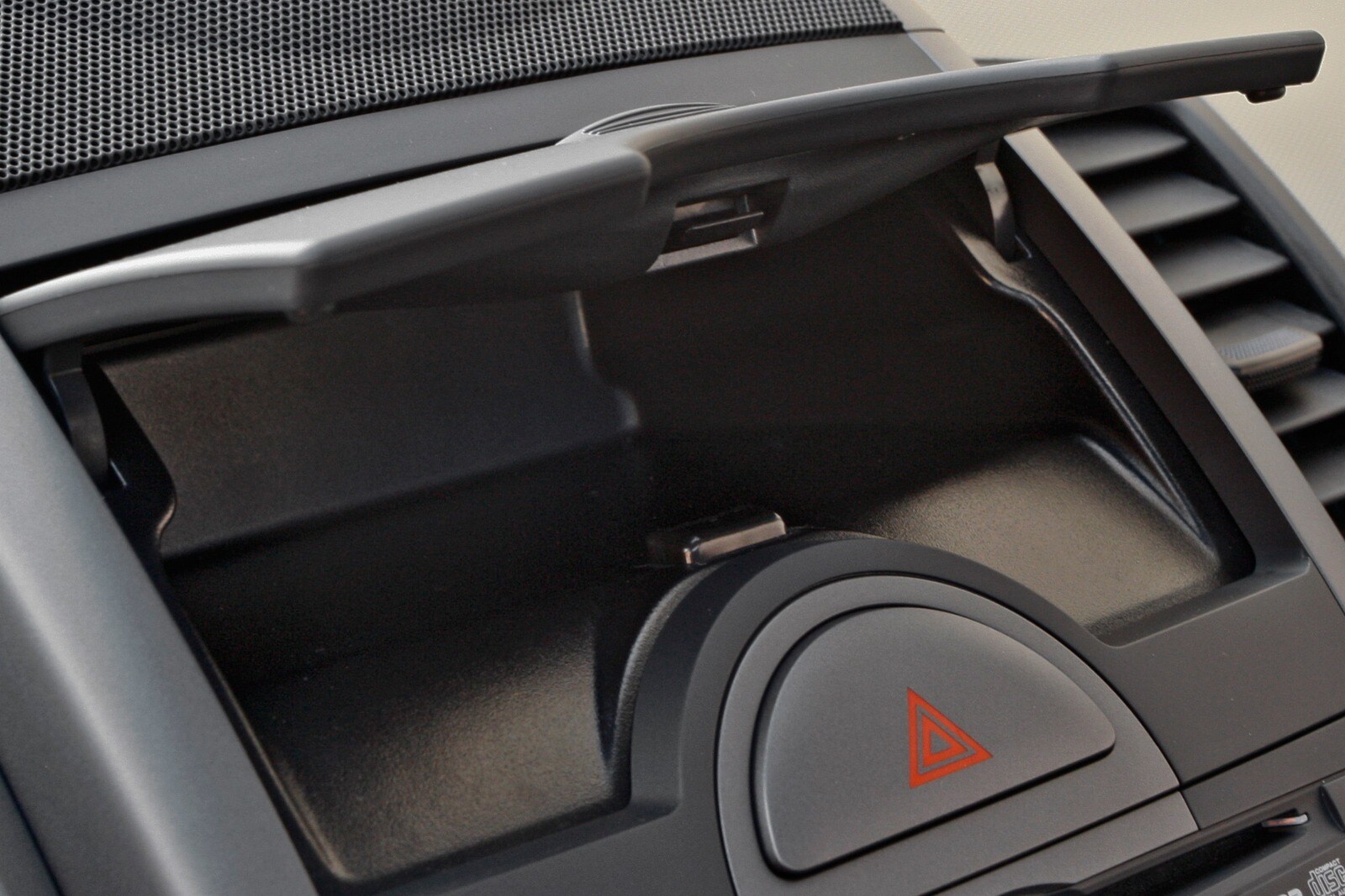 2010 Kia Soul front safety DETAIL