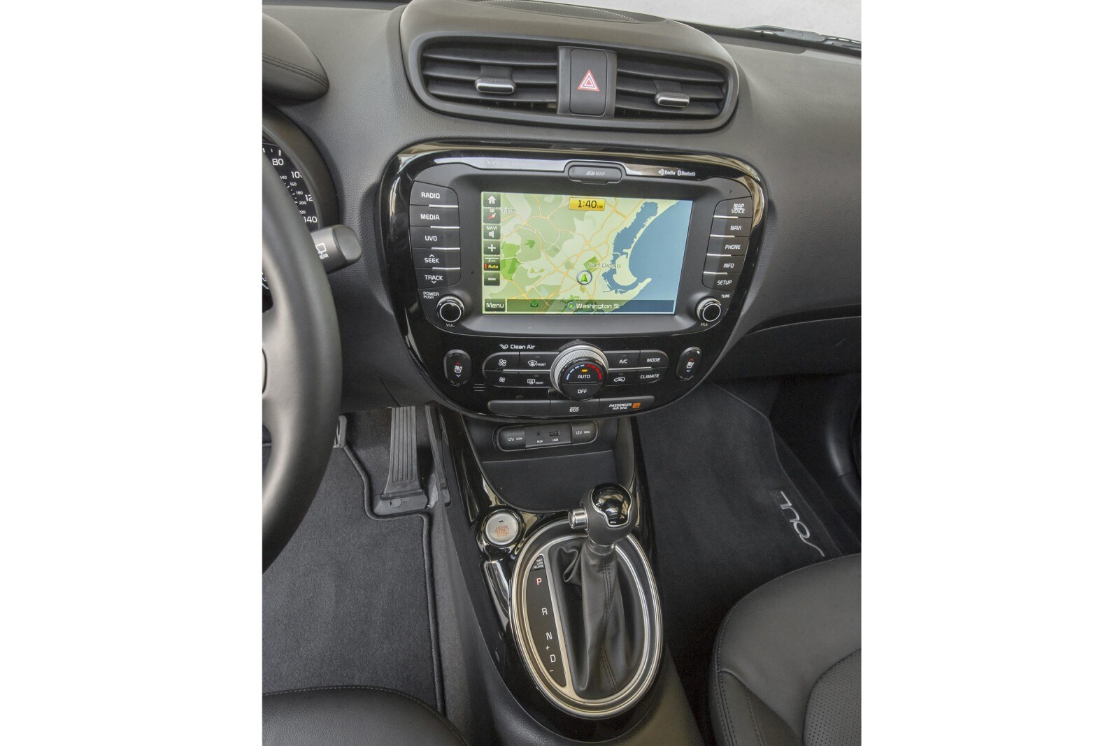 2016 Kia Soul EV interior CC