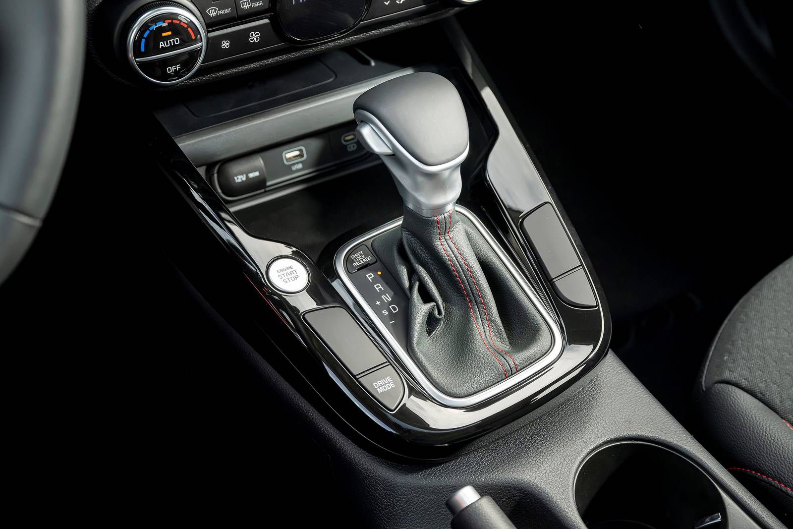 2023 Kia Soul interior SHF