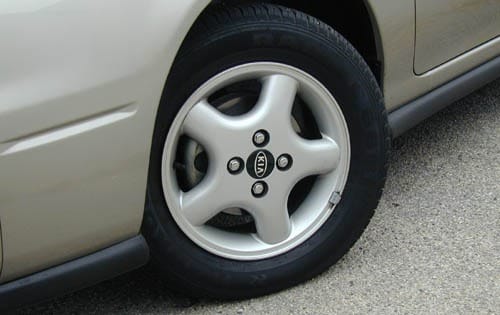 2000 Kia Spectra exterior W