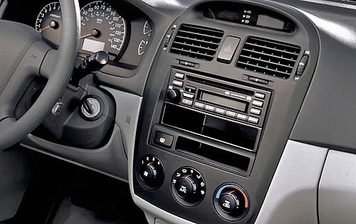2006 Kia Spectra interior CC