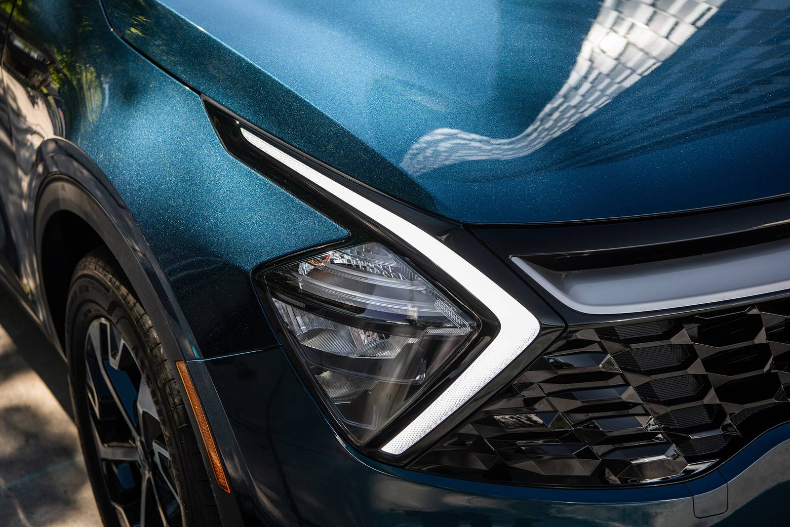 2025 Kia Sportage Hybrid front safety EDETAIL